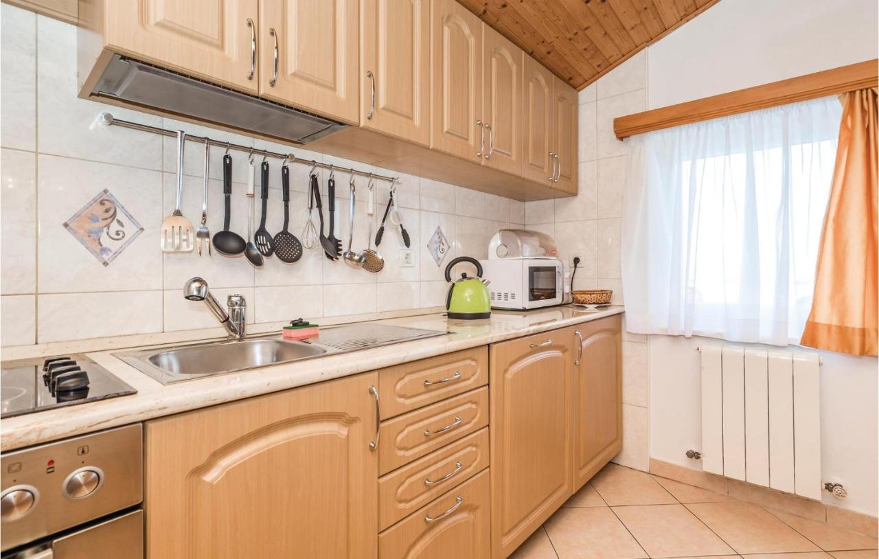 Beautiful Apartment In Brsec With Kitchen Exterior photo